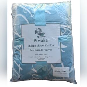 New Never Opened | Piwaka Blue Sherpa Throw Blanket